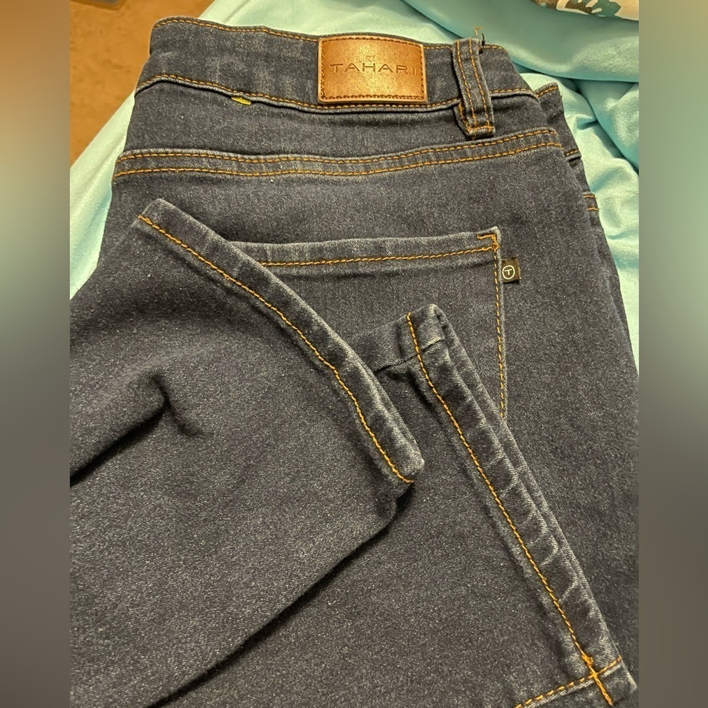 TAHARI Woman's straight leg Jeans Size 10/30 dark blue